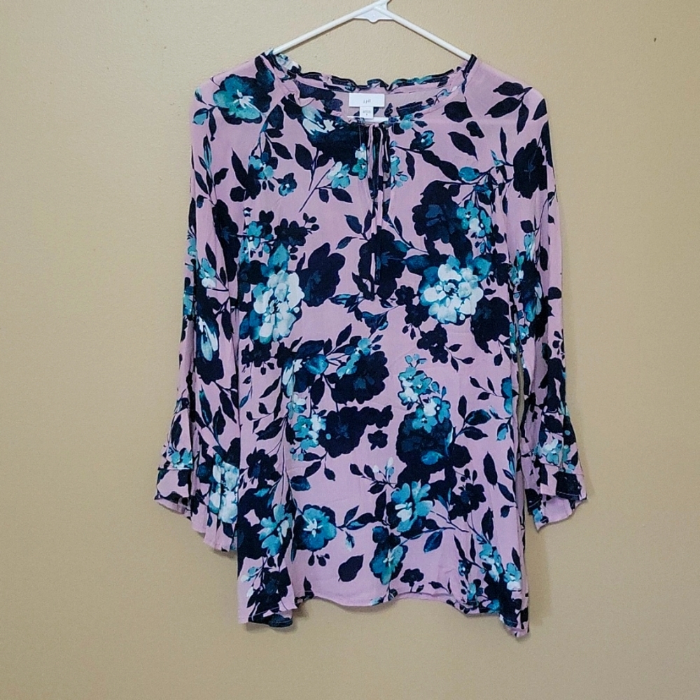 J Jill ladies 100 rayon floral top, new without tags, 19 pit/pit, brand new